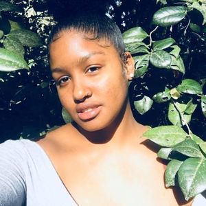 Meet your Posher, Raquel